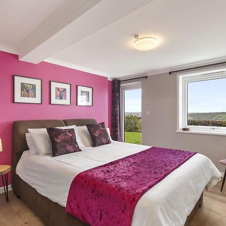 The Hidden Valley - A Stylish Rural Retreat, Perfect For Families St Clears Eksteriør bilde