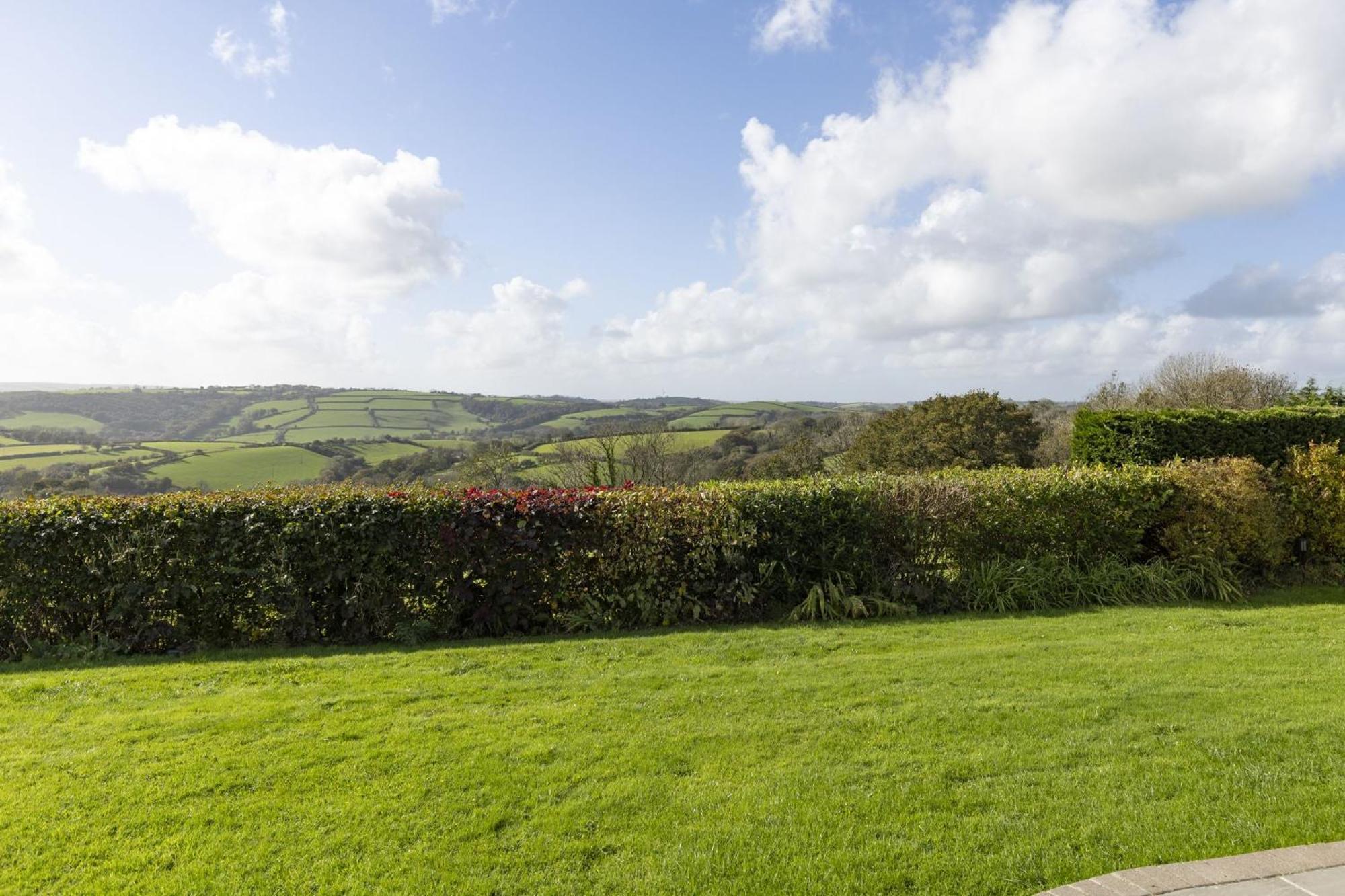 The Hidden Valley - A Stylish Rural Retreat, Perfect For Families St Clears Eksteriør bilde